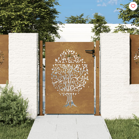 Tuinpoort gedecoreerd met boom van duurzaam en mooi cortenstaal