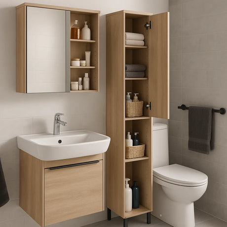 Compacte badkamer met houten wastafelmeubel, wandkast en spiegelkast met open vakken en accessoires