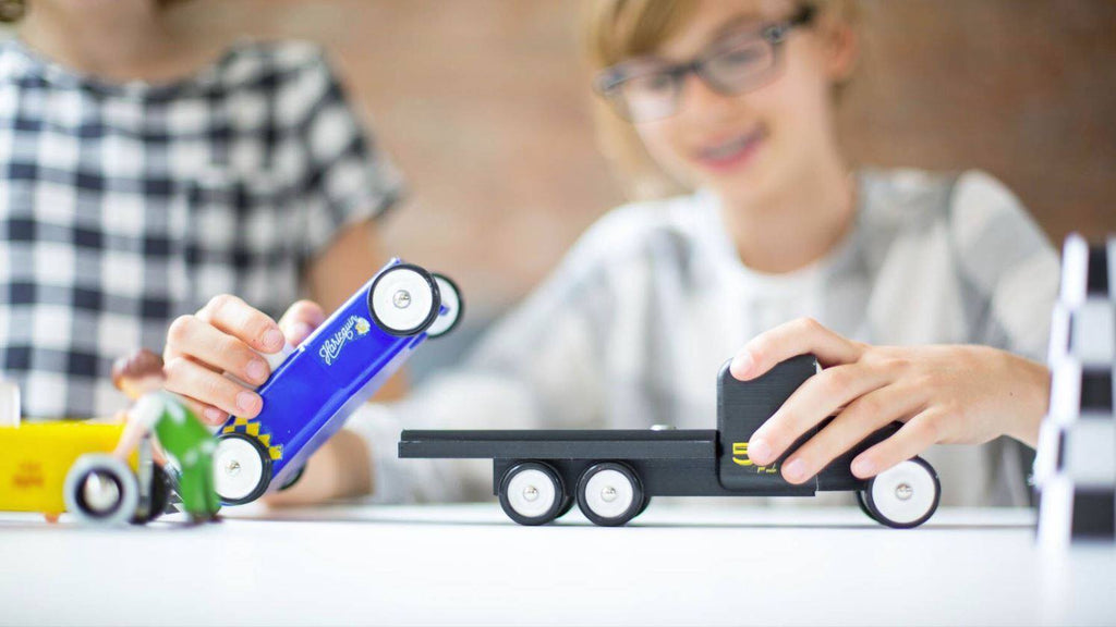 Candylab Bad Emergency outlaw Truck voor autovervoer Houtenauto Design Wehebbenallesinhuis.nl