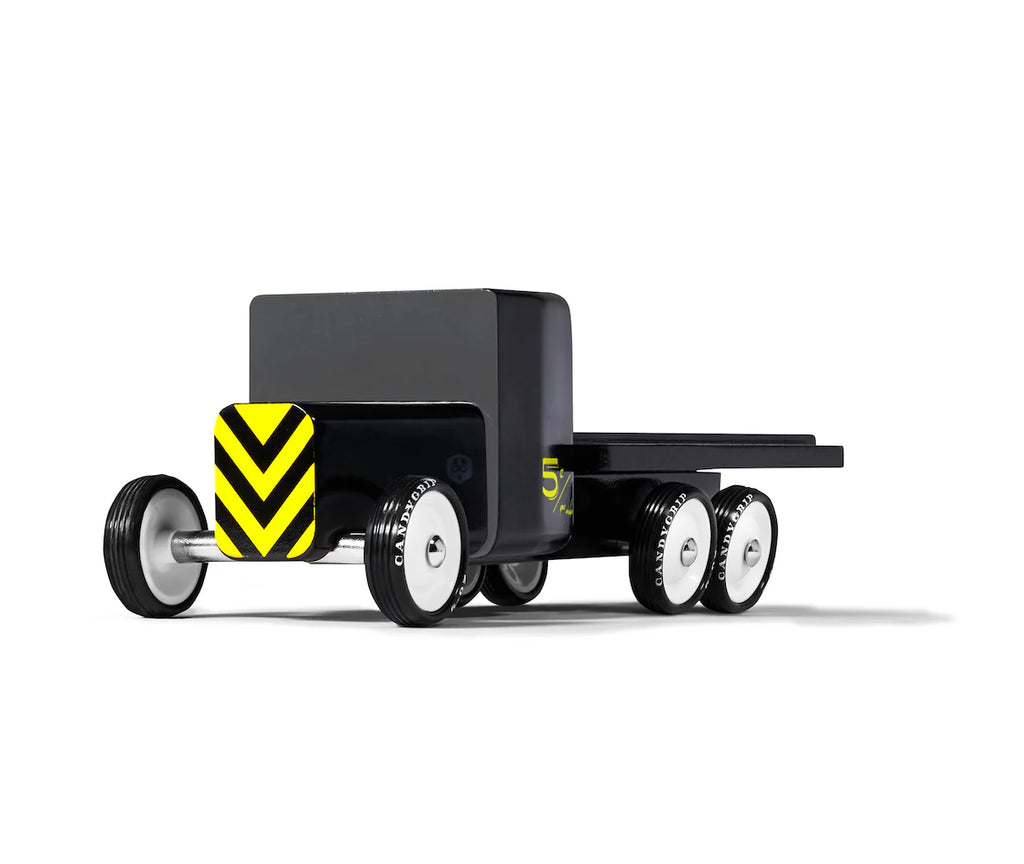 Candylab Bad Emergency outlaw Truck voor autovervoer Houtenauto Design Wehebbenallesinhuis.nl