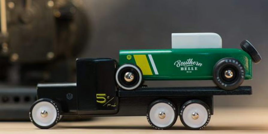 Candylab Bad Emergency outlaw Truck voor autovervoer Houtenauto Design Wehebbenallesinhuis.nl