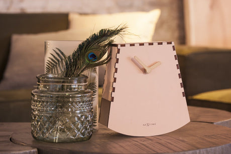 Next Time bewegende tafelklok bij wehebbenallesinhuis.nl