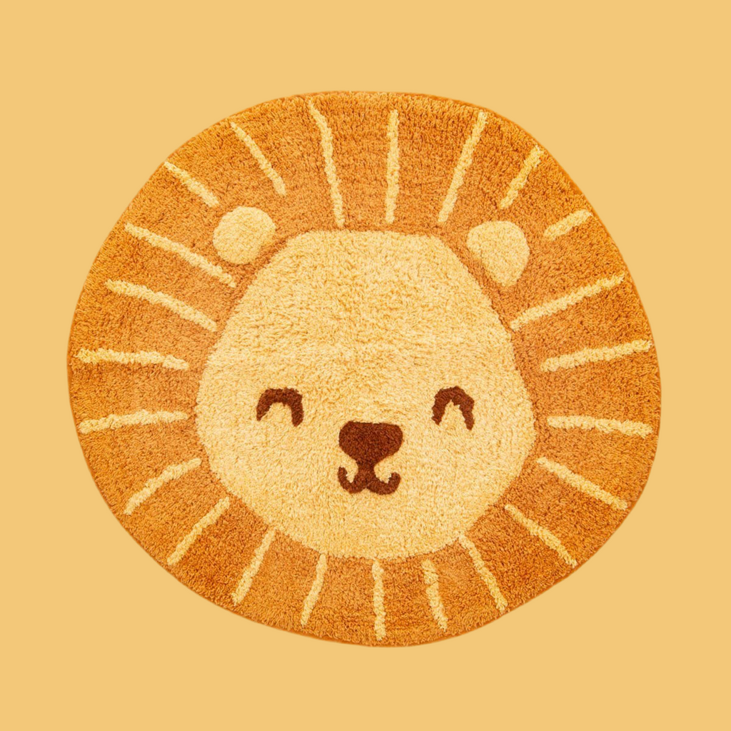 Stoer, lief en zacht kindervloerkleed in de vorm van een leeuw. Sass & Belle. Wehebbenallesinhuis.nl